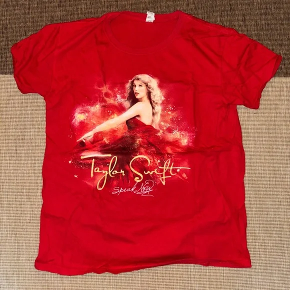 Taylor Swift’s “Speak Now” Tour Tee Size M - Picture 1 of 4